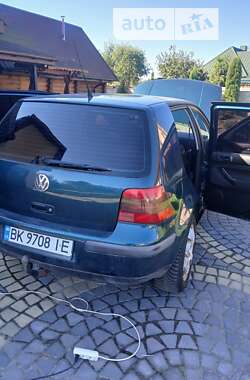 Хетчбек Volkswagen Golf 2001 в Луцьку