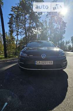 Хетчбек Volkswagen Golf 2017 в Черкасах