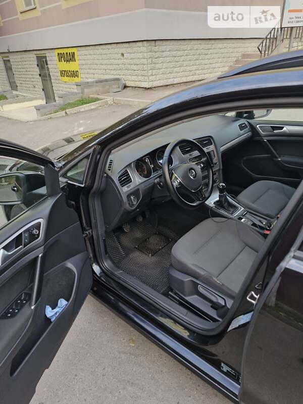 Універсал Volkswagen Golf 2014 в Рівному