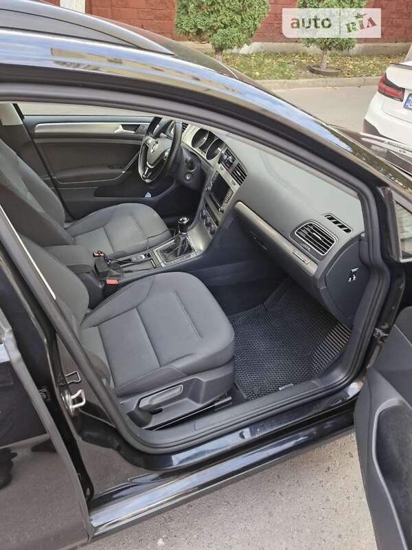 Універсал Volkswagen Golf 2014 в Рівному