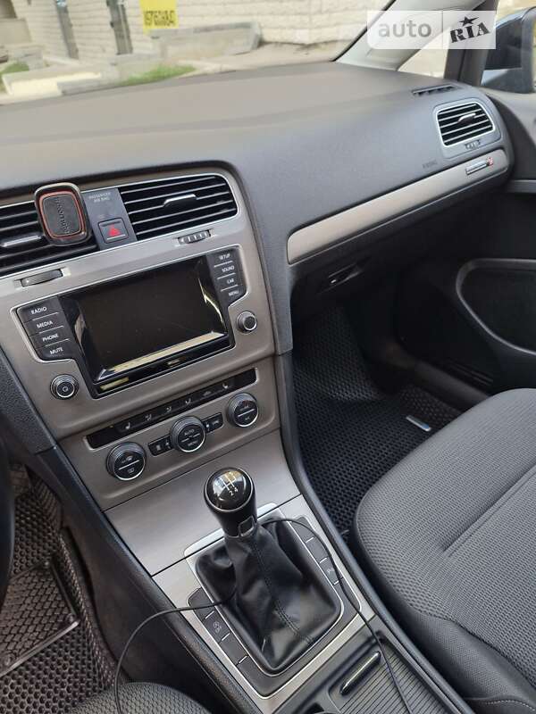 Універсал Volkswagen Golf 2014 в Рівному