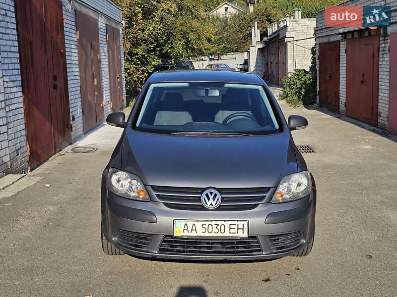 Хетчбек Volkswagen Golf 2007 в Києві