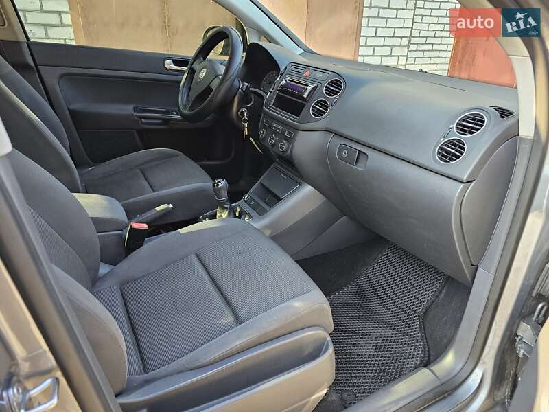Хетчбек Volkswagen Golf 2007 в Києві