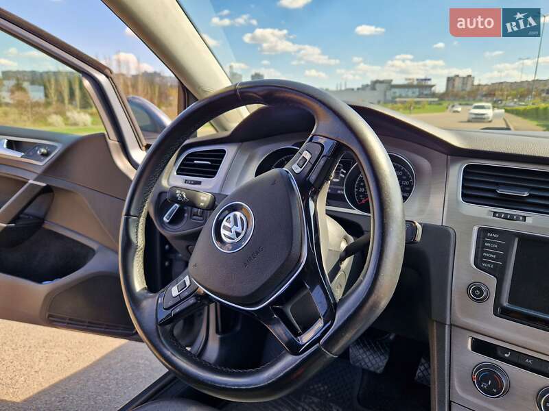 Хэтчбек Volkswagen Golf 2016 в Кривом Роге