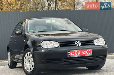 Хэтчбек Volkswagen Golf 2003 в Львове