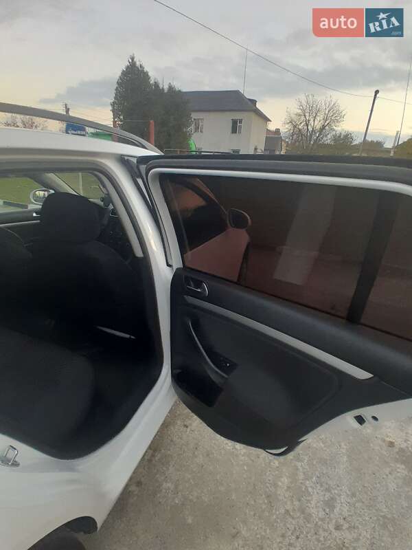 Универсал Volkswagen Golf 2011 в Тысменице