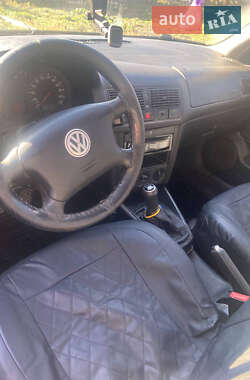 Хэтчбек Volkswagen Golf 2002 в Сторожинце