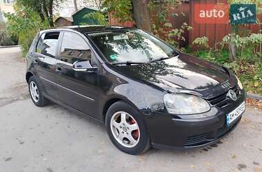 Хэтчбек Volkswagen Golf 2003 в Полонном