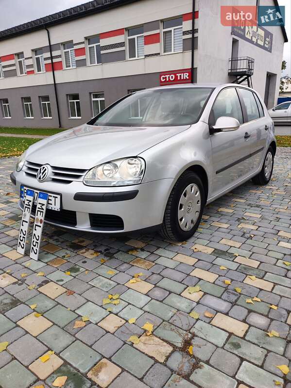 Хетчбек Volkswagen Golf 2004 в Чемерівцях