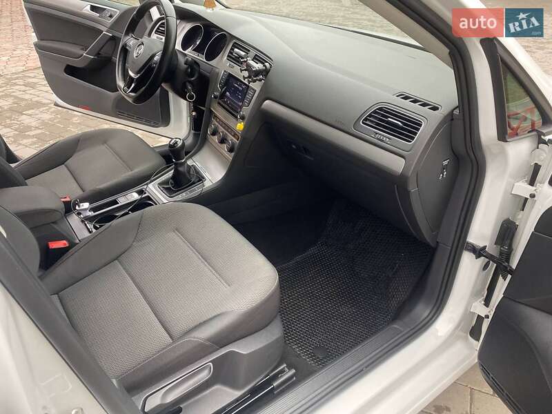 Универсал Volkswagen Golf 2014 в Львове