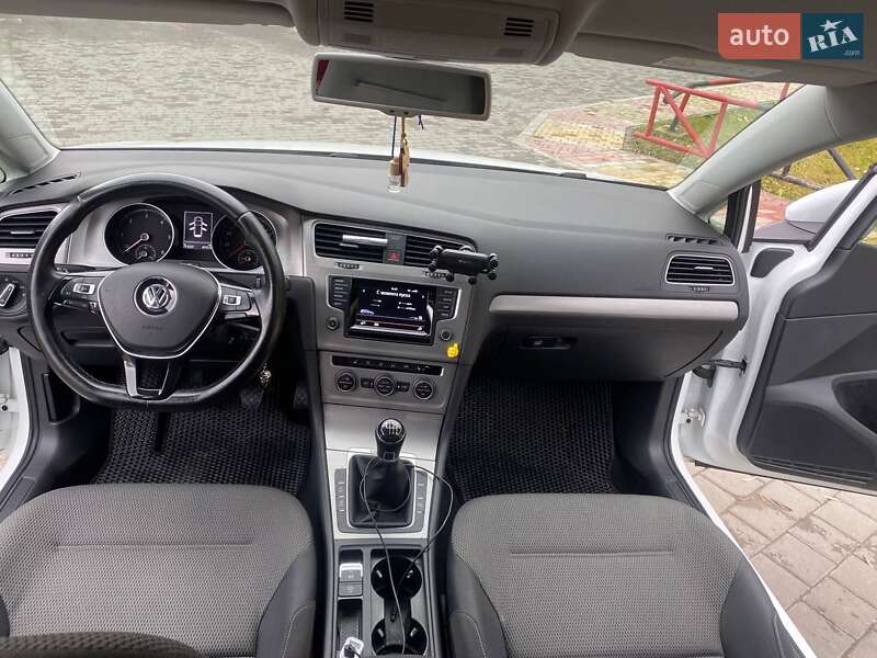 Универсал Volkswagen Golf 2014 в Львове