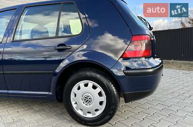 Хэтчбек Volkswagen Golf 2001 в Стрые