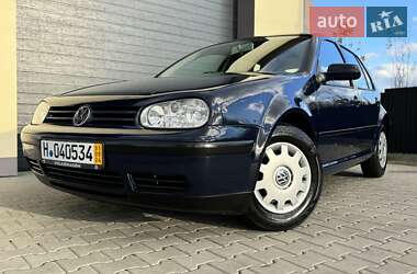 Хэтчбек Volkswagen Golf 2001 в Стрые