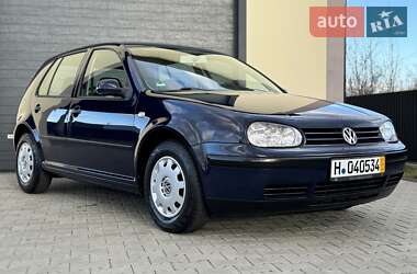 Хэтчбек Volkswagen Golf 2001 в Стрые