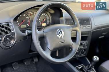 Хэтчбек Volkswagen Golf 2001 в Стрые