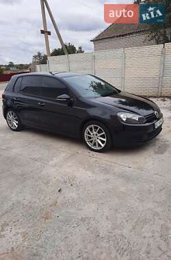 Хетчбек Volkswagen Golf 2013 в Солоному