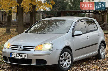 Хэтчбек Volkswagen Golf 2004 в Межгорье