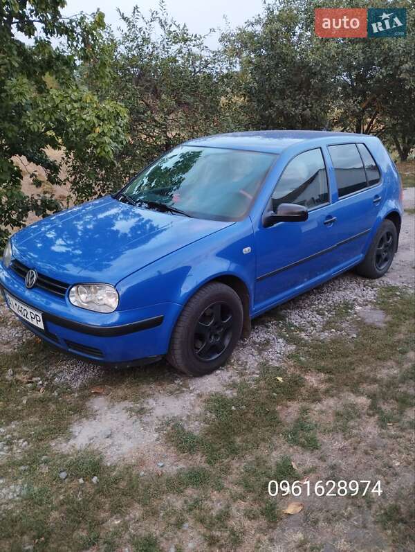 Хэтчбек Volkswagen Golf 2000 в 