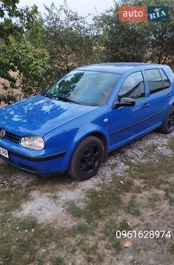 Хэтчбек Volkswagen Golf 2000 в 
