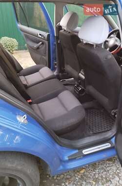 Хэтчбек Volkswagen Golf 2000 в 