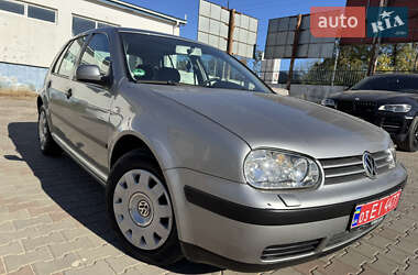 Хэтчбек Volkswagen Golf 2003 в Одессе