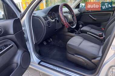 Хэтчбек Volkswagen Golf 2001 в Луцке