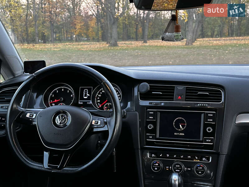 Хетчбек Volkswagen Golf 2020 в Кропивницькому