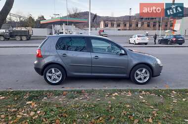 Хетчбек Volkswagen Golf 2006 в Сваляві