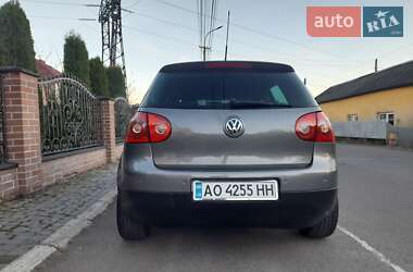 Хетчбек Volkswagen Golf 2006 в Сваляві