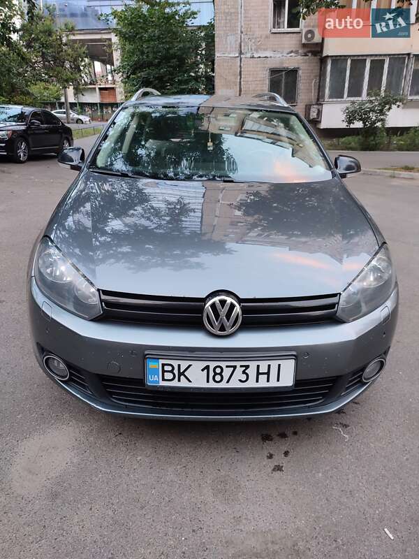 Универсал Volkswagen Golf 2012 в Киеве