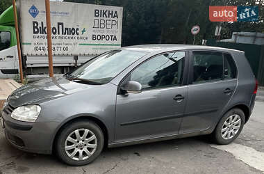 Хэтчбек Volkswagen Golf 2004 в Великом Березном