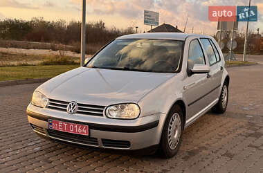 Хетчбек Volkswagen Golf 2003 в Городку