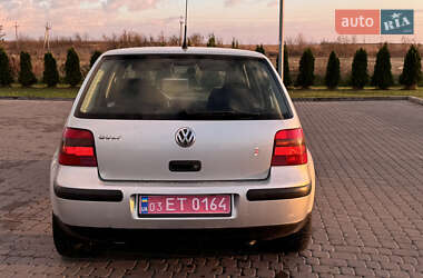 Хетчбек Volkswagen Golf 2003 в Городку