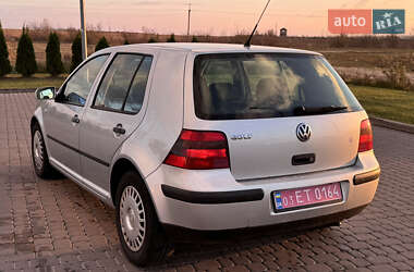 Хетчбек Volkswagen Golf 2003 в Городку