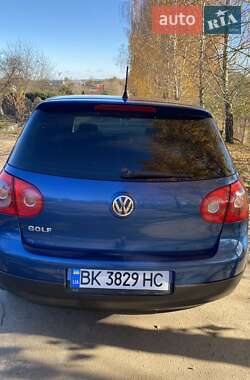 Хэтчбек Volkswagen Golf 2007 в Дубно