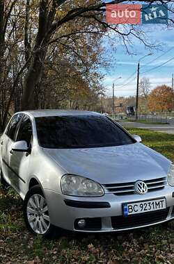 Хетчбек Volkswagen Golf 2004 в Львові