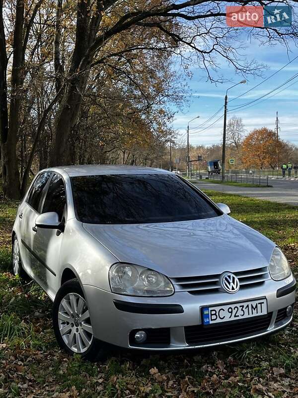 Хетчбек Volkswagen Golf 2004 в Львові
