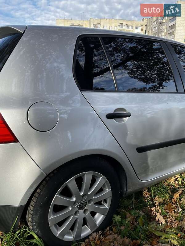 Хетчбек Volkswagen Golf 2004 в Львові