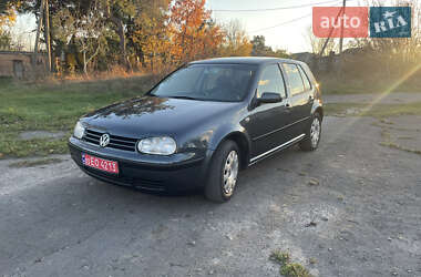 Хэтчбек Volkswagen Golf 2001 в Ковеле