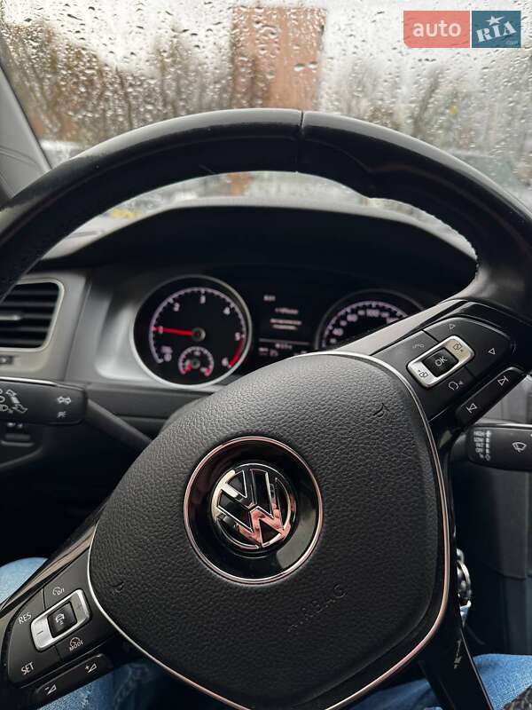 Універсал Volkswagen Golf 2015 в Полтаві