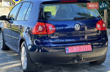 Хетчбек Volkswagen Golf 2005 в Старокостянтинові