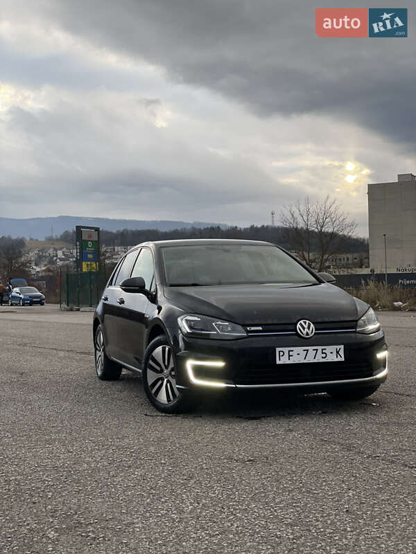 Хетчбек Volkswagen Golf 2017 в Ужгороді