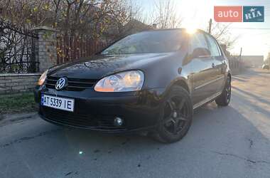 Хетчбек Volkswagen Golf 2005 в Надвірній