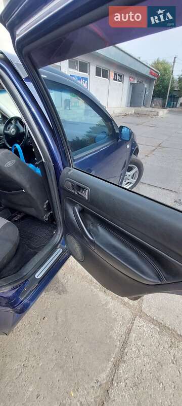 Хетчбек Volkswagen Golf 2000 в Одесі