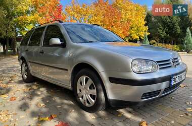 Універсал Volkswagen Golf 2001 в Пустомитах