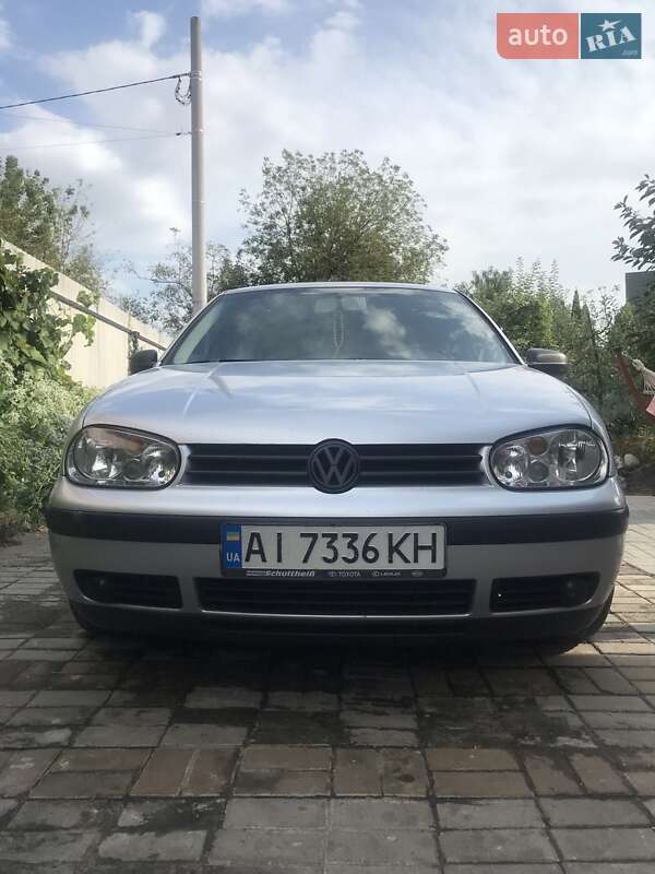 Хетчбек Volkswagen Golf 2003 в Києві