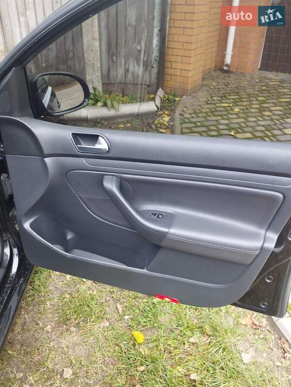 Хэтчбек Volkswagen Golf 2005 в Чернигове