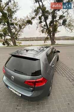 Хэтчбек Volkswagen Golf 2014 в Киеве