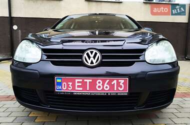 Хэтчбек Volkswagen Golf 2004 в Звягеле