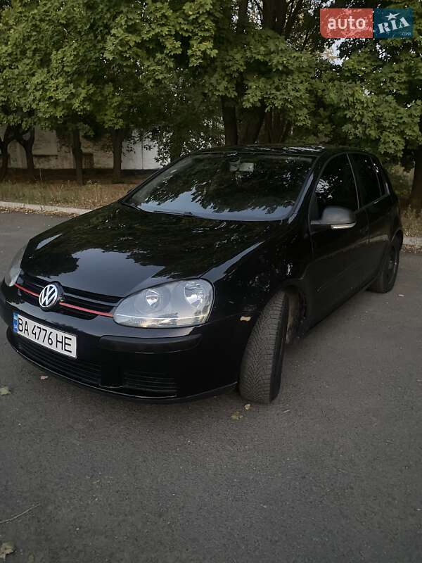 Хэтчбек Volkswagen Golf 2004 в Гайвороне